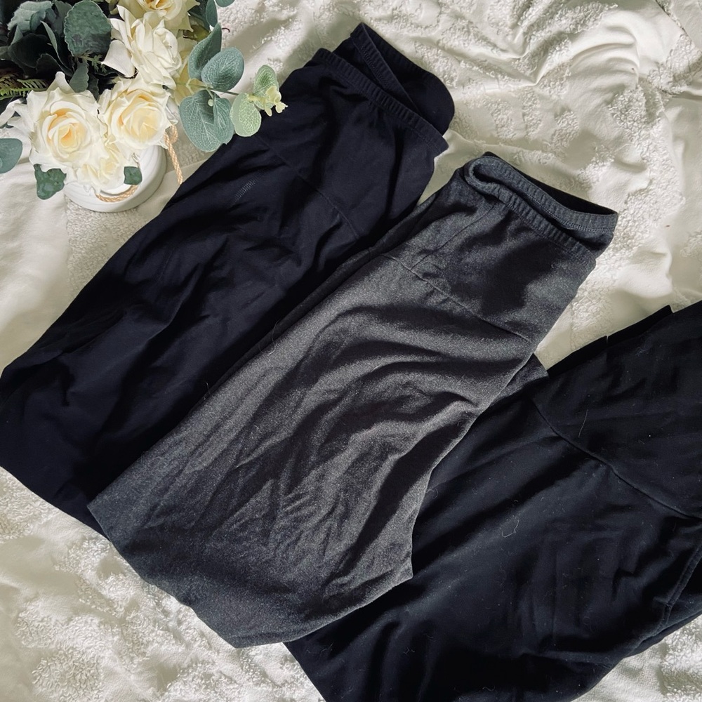 Lot of 3 maternity leggings/pants Medium soft a d comfy good shape